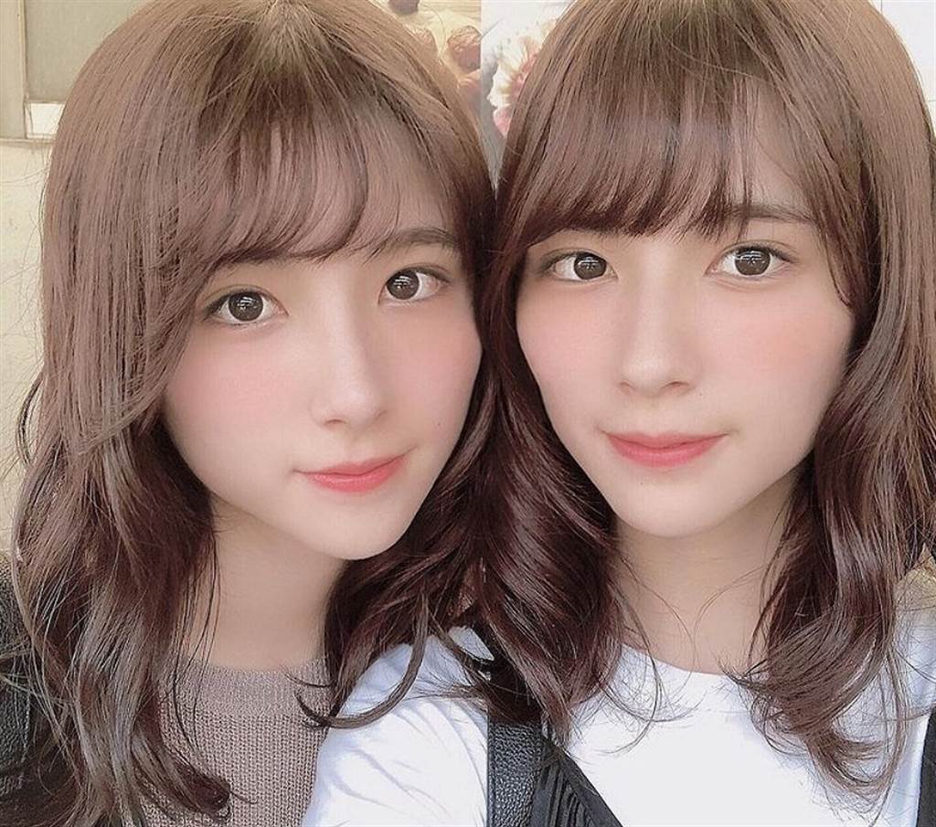 廣告美女雙胞胎鈴木美娜（Mina Suzuki）和瑪麗亞（Maria Suzuki）。(圖/ 摘自鈴木みな・まりあIG)