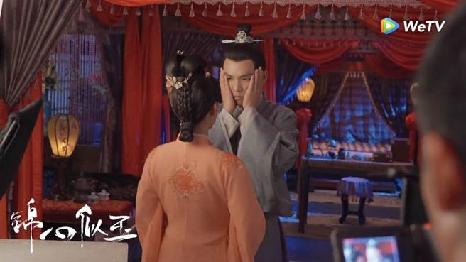 《锦心似玉》花絮中，锺汉良面对莲房不在状态上。（WeTV提供）