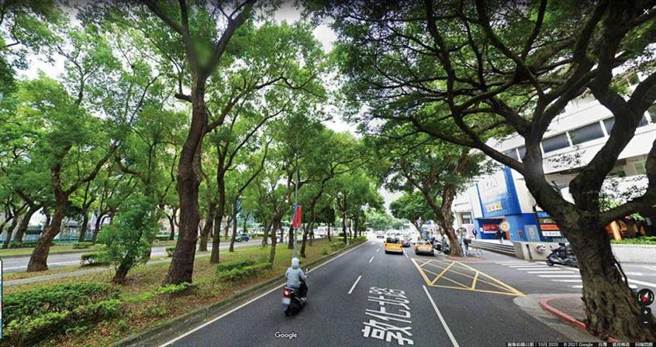 敦化北路延续日治时期的道路规划，拥有机场国门和林荫大道双优势，过往外国贵宾使节来访，必行经敦化北路转仁爱路至总统府，各大企业总部与商办都更后，将成为台北A办新聚落。（图／翻摄自Google地图）