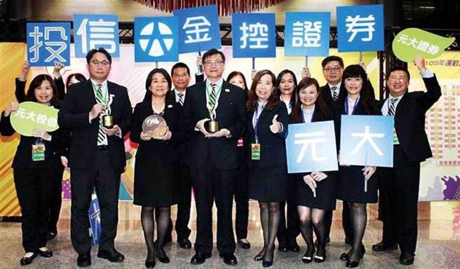  位在仁爱路的「空军官兵活动中心」70年地上权案，2018年标售由元大集团以总价82.01亿元拿下，未来将是元大银行总部，目前正在兴建中。（图／元大提供）