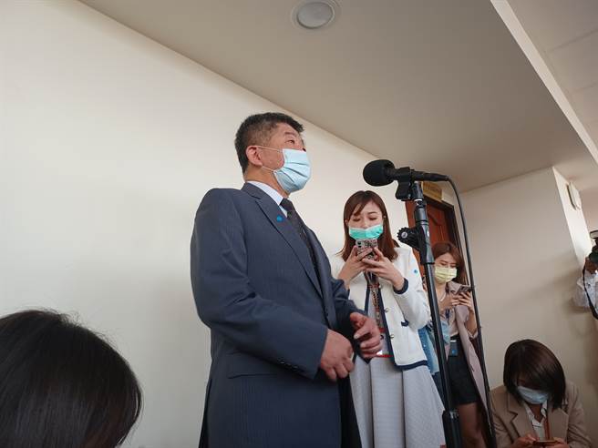 陈时中今接受媒体访问时表示，不会因反莱猪公投下台，更认为由王世坚出线选台北市长是好选择。（图／记者林周义摄影）