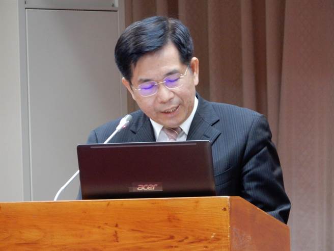 教育部长潘文忠今天表示，今年全国学生表演艺术类竞赛停办团体赛，是不得已的决定。（林志成摄）