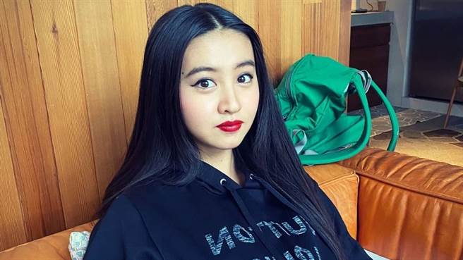 木村光希近日接下精品代言，并在其中秀出大长腿。（图／IG@koki）