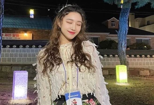 Rui坦承自己的脸全是电脑AI捏出来的。(图/翻摄自Rui IG)