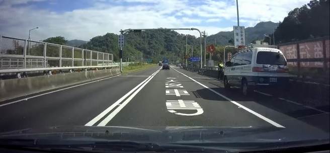 国5「大客车专用道」改为「大客车优先道」 立委费鸿泰：还道给用路人。(立委费鸿泰提供）