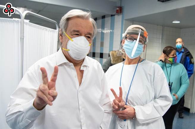 聯合國祕書長古特雷斯（左）盼中美對話找到合作途徑，陸專家揭美國背後盤算 。圖為今年1月29日古特雷斯（左）在紐約接種新冠疫苗。（新華社／聯合國提供）