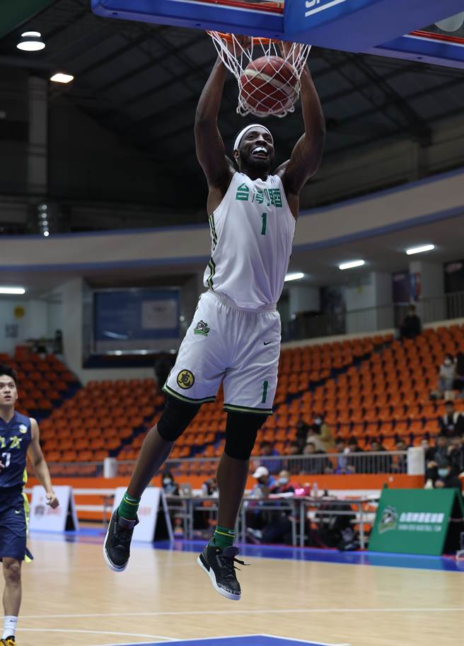 台啤在上周SBL四场比赛全胜，本季胜率高达96%，洋将米勒再次获选上周最佳球员。(中华篮协提供)