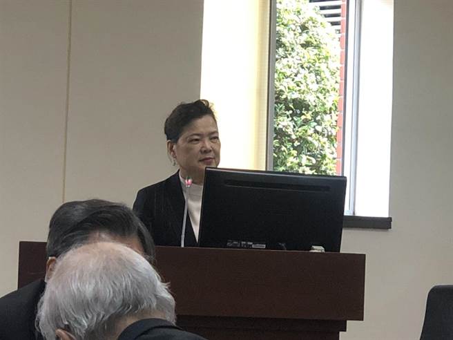 立委今天在立法院多支持耗水費開徵，經濟部長王美花說會儘快在年底推出子法。但是民生水價部分，目前尚沒有具體規劃方向。(圖／王玉樹攝)