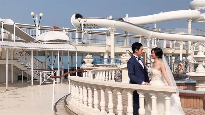 （雄狮「探索梦号」3天2夜海上皇宫婚纱专案，原价19.9万，4月限量优惠价9.9 万起(2人同行)，可拍摄新人、闺蜜、个人婚纱。图／雄狮旅游）