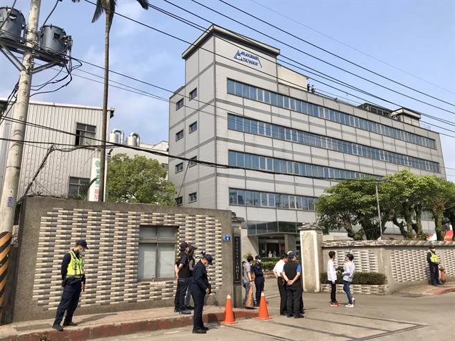 基隆市六堵工业区台湾荒川公司主要生产化学用品，2010年迄今，曾因排放标准不合格遭开罚。（陈彩玲摄）