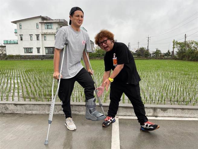 曾子余（左）得罪好兄弟，纳豆曝神秘声音。（TVBS提供）