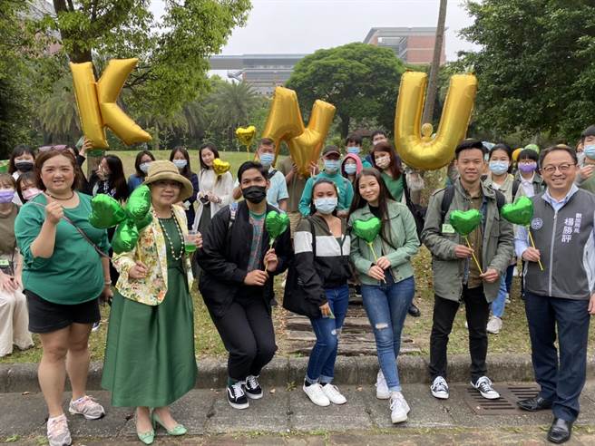 開南大學舉辦野餐活動，共同歡慶聖派翠克節。（姜霏翻攝）