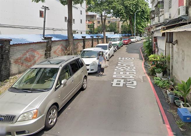 中央住都中心在台中北区计划建社会住宅，选址地点面临到路不到6米，引起地方强烈不满。（市议员陈文政提供）