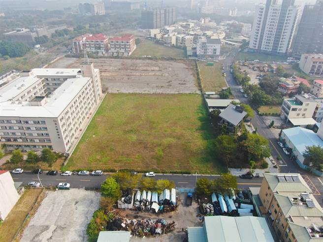 大高雄第一季开发区土地标售成绩亮眼，图为邻近楠梓区高雄大学的一笔大面积住三用地。（高雄市地政局提供／林瑞益高雄传真）