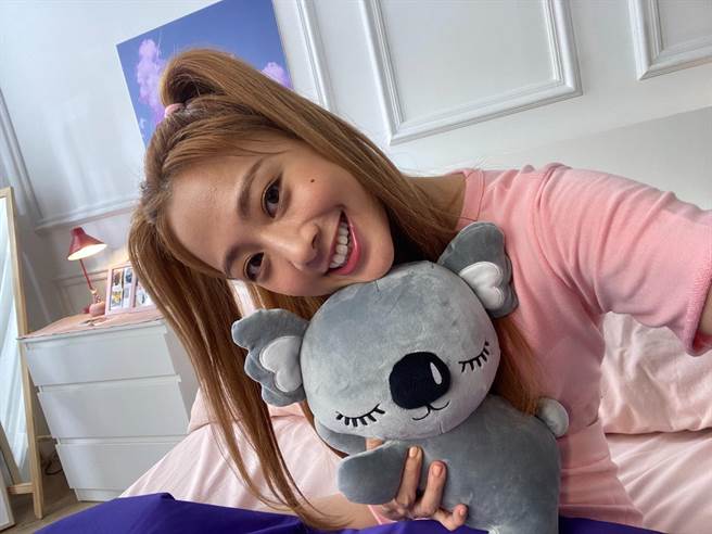 鬼鬼接下衛生棉廣告新產品安睡褲廣告。（吳映潔工作室提供）