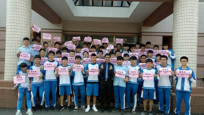 花中今年繁星总录取数为50人，进入国立大学暨医药学系共32人，比例高达64％。（花莲高中提供／罗亦晽花莲传真）