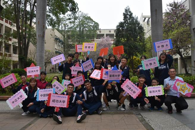 110学年度大学繁星推荐放榜，大甲高中成绩亮丽。（大甲高中提供／陈淑娥台中传真）
