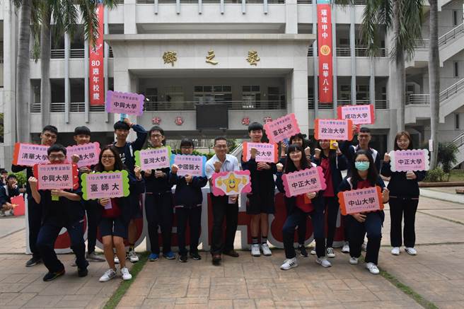 110学年度大学繁星推荐放榜，大甲高中成绩亮丽。（大甲高中提供／陈淑娥台中传真）