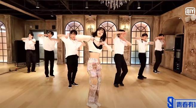 LISA热舞画面曝光，电晕一票网友。（图／台湾爱奇艺）