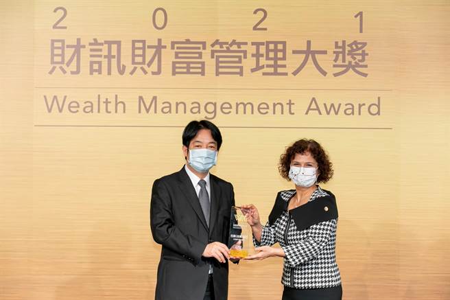 花旗深耕财富管理、数位金融的卓越成果，深获社会大眾肯定。右为花旗(台湾)银行消费金融总事业群负责人 慕嘉。（花旗提供）