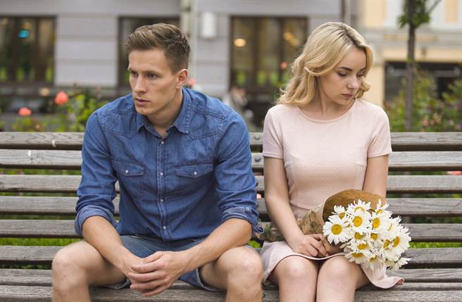 牡羊座、双子座及水瓶座是爱情保鲜期最短的3大星座，无论双方感情曾经多浓烈，一旦过了热恋期就会迅速降温。（图／Shutterstock）