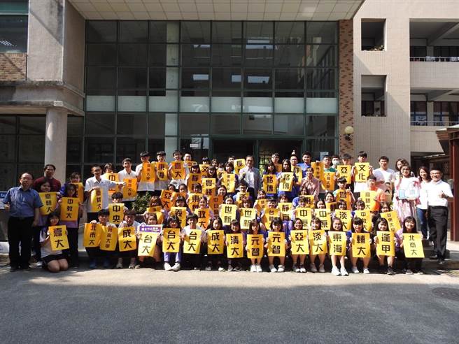 繁星放榜，国立竹山高中录取61人。（竹山高中提供／廖志晃南投传真）