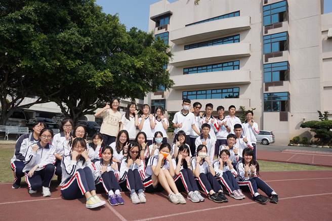 繁星放榜，精誠中學成績亮眼，33位同學通過醫學系及錄取各大學校系。（精誠中學提供／吳敏菁彰化傳真）