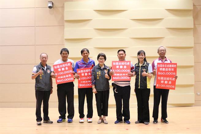 林务局补助苗栗县政府办理石虎友善生态给付，今年将扩大实施范围纳入12乡镇市，图为2020年苗栗县友善石虎生态给付试办计画颁奖。（本报资料照片）