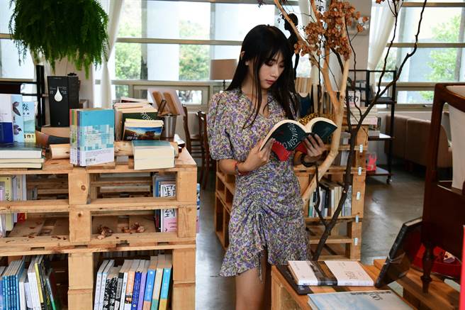 网红「上官琁」参加台东县政府行销台东活动，10几天来足迹遍布台东各景点。（庄哲权摄）