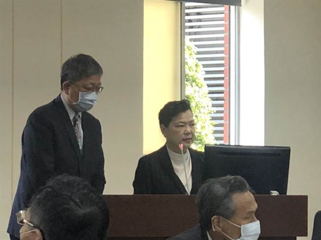 立委今天關切三接不建，2025年能源配比是否可能變動。經濟部長王美花(右)證實，燃氣5成會往下修，燃煤則會上升。(圖：王玉樹攝)