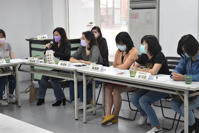 彰化上千孩子需早療苦等自費早療機構名單，彰化縣議員吳韋達舉辦座談釐清問題，縣府承諾未來提前公告。（吳敏菁攝）