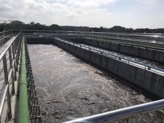 苗栗县政府鼓励民眾落实节水抗旱行动，每日免费提供2778吨回收水，提供给民眾浇灌、洗车或清洗地板等使用。（苗栗县政府提供／何冠娴苗栗传真）