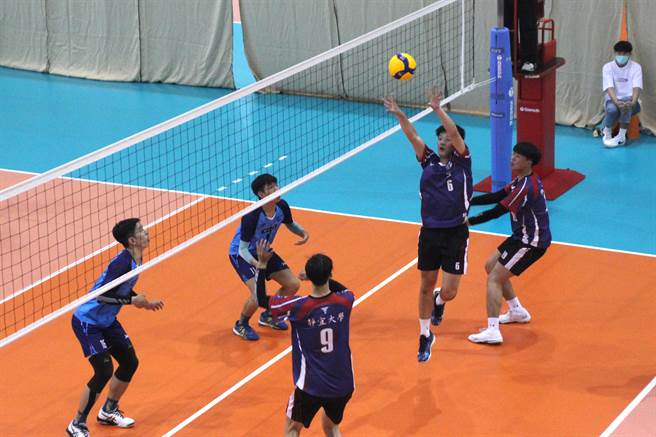 静宜及中兴在109学年UVL公开男一级复赛关键一役打出4局激战。（大专体总提供）