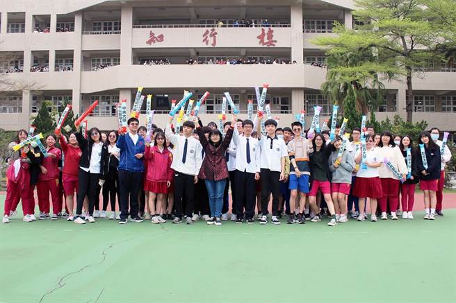 苗栗高中学生透过繁星计画共有93人上榜，录取人数为全国前10强。（苗栗高中提供／何冠娴苗栗传真）