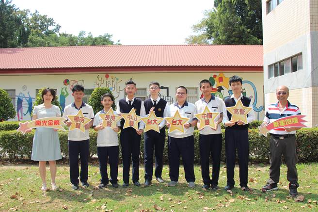 繁星放榜，台南市南光中学大放异彩。（南光中学提供）