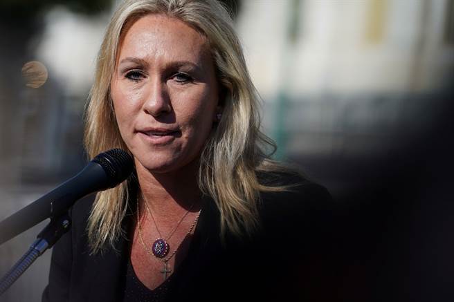 由於美國眾議員葛林2月時將關島列為「外國」，其辦公室15日一度遭關島國民兵「包圍」。（圖/路透社）