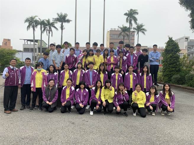 繁星入学放榜，建臺高级中学有84人报名繁星，通过录取42人，表现亮眼。（建臺高中提供／何冠娴苗栗传真）