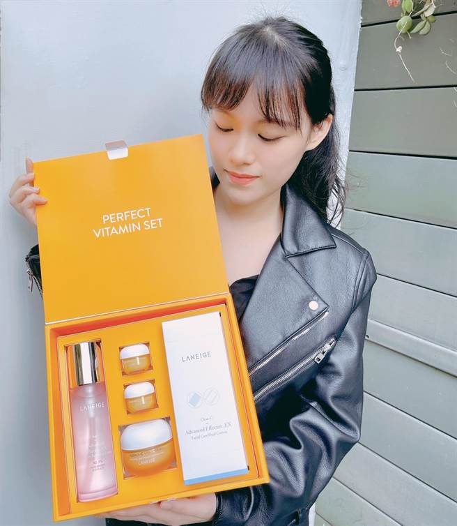 兰芝母亲节檔期全球独家 维他命C抛光亮白限定礼盒。（兰芝提供）