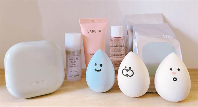 兰芝NEO形塑雾感气垫组与WALTER ＆ FRIENDS美妆蛋。（兰芝提供）
