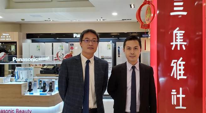 （集雅社集团事业处协理何政锋（右）、财务长李伯昌指出，今年展店将一举突破60家店，挹注全年营收持续增长。图／集雅社提供）