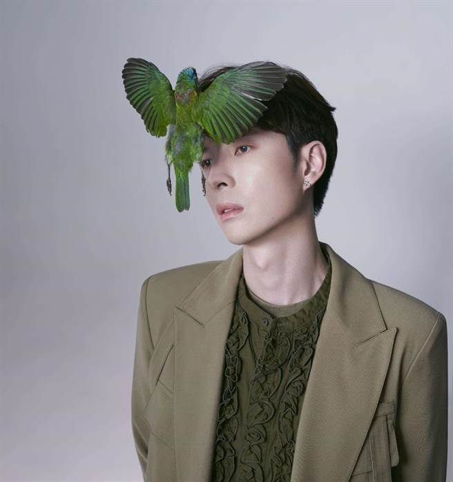 陳勢安新單曲封面不露臉。（圖／索尼提供）