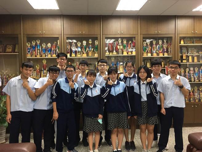 东港高中繁星录取率55％创新高，顶大成绩更是全垒打。（谢佳潾摄）