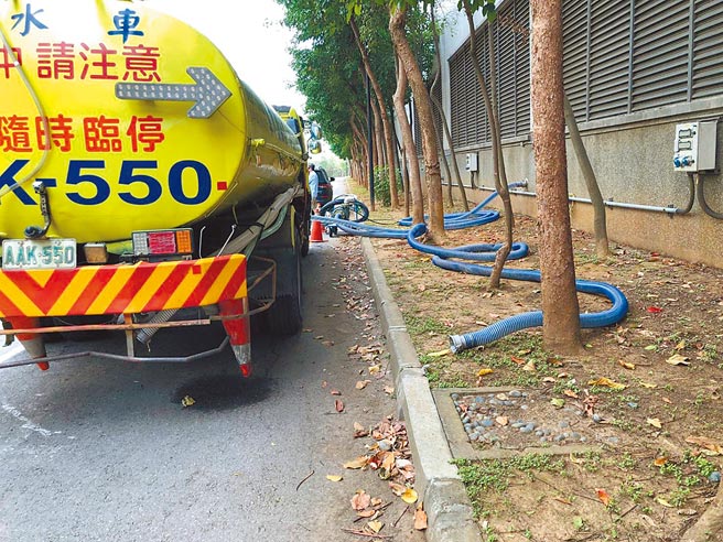 中科廠商因應缺水，已經提前進行水車演練備案。圖／中科提供