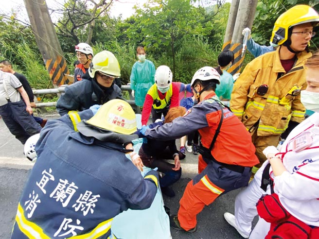 事故地附近11年前曾奪走26冤魂 踩嘸煞車遊覽車撞蘇花山壁6死39傷 焦點要聞 中國時報