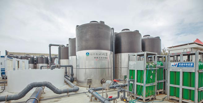 圖為經濟部水利署「移動式海水淡化機組」展示基地。（總統府提供）