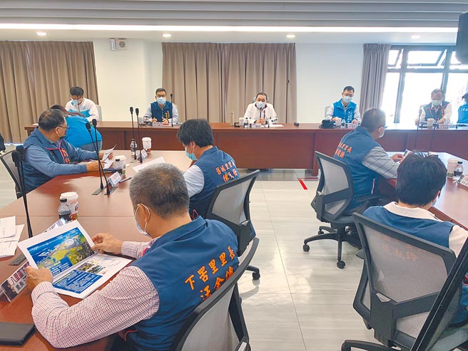 今年首场市长行动治理座谈会16日在八里区公所举行。（王扬杰摄）