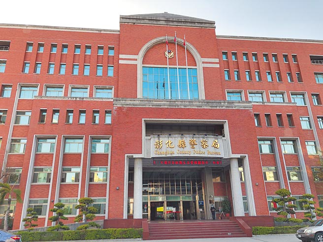 彰化县警界因2线3星警阶职缺太少，导致许多在地警官面临升迁瓶颈，每到全国统调就涌现年轻优秀官警出走潮，今年终于争取到修编，确定将增置2名警务参、6名副分局长、1名局员等9名中阶警官编制。（谢琼云摄）