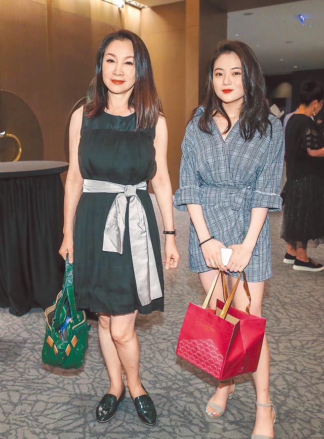 张琼姿（左）过去偶尔带着长女郭思瑜出席活动。（资料照片）