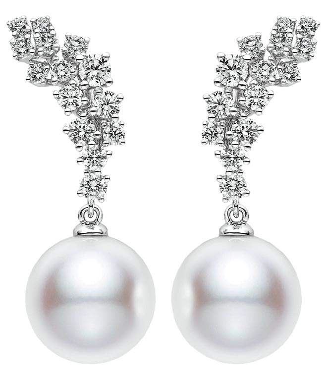 MIKIMOTO Starry Night系列南洋珍珠钻石耳环，55万4000元。（MIKIMOTO提供）