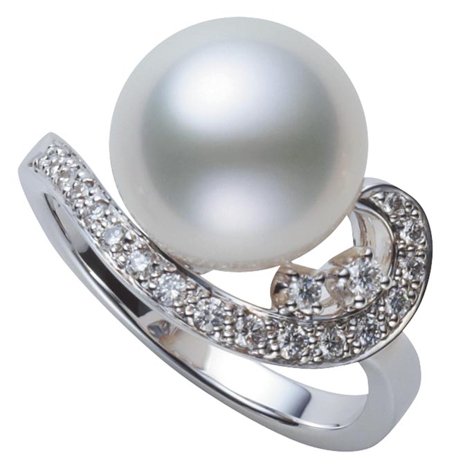 MIKIMOTO Wonderland Collection系列南洋珍珠钻戒，18万3000元。（MIKIMOTO提供）